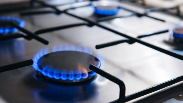 ANRE a dat amenzi de 2,285 milioane de lei distribuitorilor de electricitate şi gaze