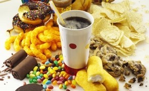 Alertă în privința alimentației copiilor: Cei mici mănâncă dulciuri prea des