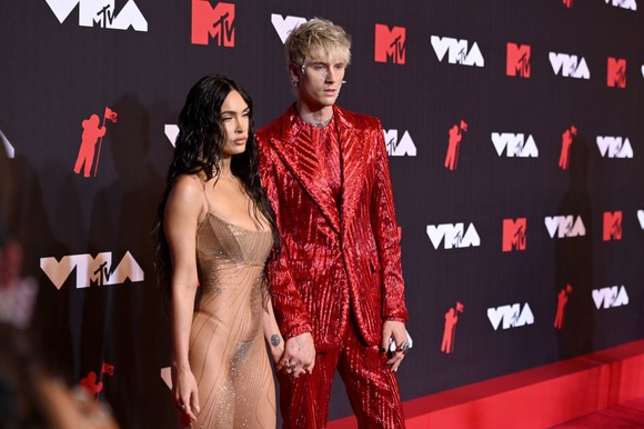 Megan Fox, aproape goală la gala MTV VMAs! Alte dive care au venit în ținute extravagante