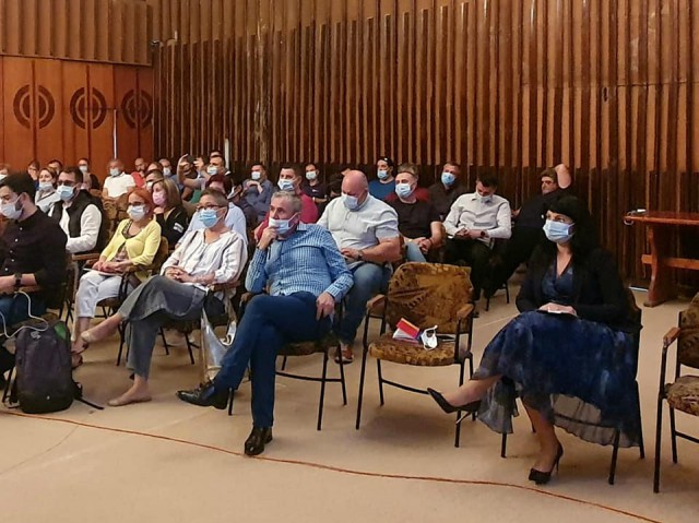 Peste 100 de angajați din MINISTERUL Tineretului și Sportului au venit pe LITORAL, pe BANII STATULUI