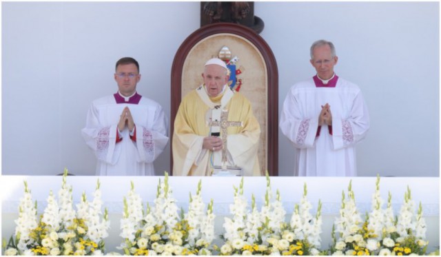 Papa Francisc le cere producătorilor de arme ''să se oprească''