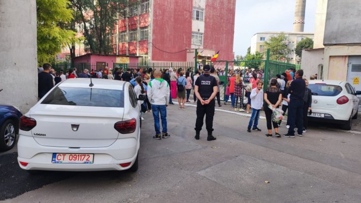 Polițiștii locali din Constanța au supravegheat deschiderea noului an școlar