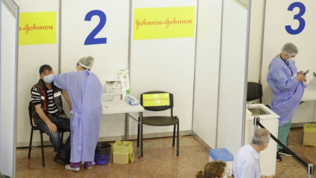 Medicii din centrele de vaccinare își vor primi salariile restante pentru perioada mai-iulie