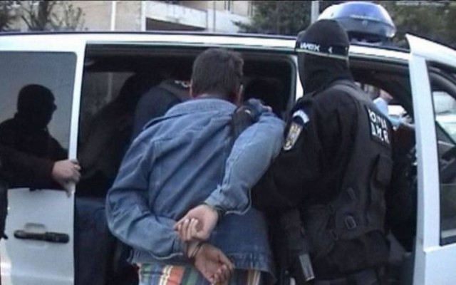 Doi bărbați, reținuți pentru șantaj: au fost prinși în flagrant delict într-un local din Constanța! Video