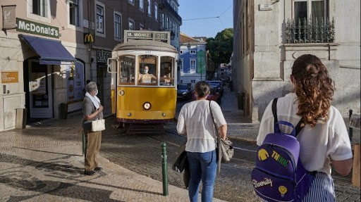 Coronavirus: Portugalia renunţă la măştile de protecţie pe stradă, dar nu şi în sălile de curs
