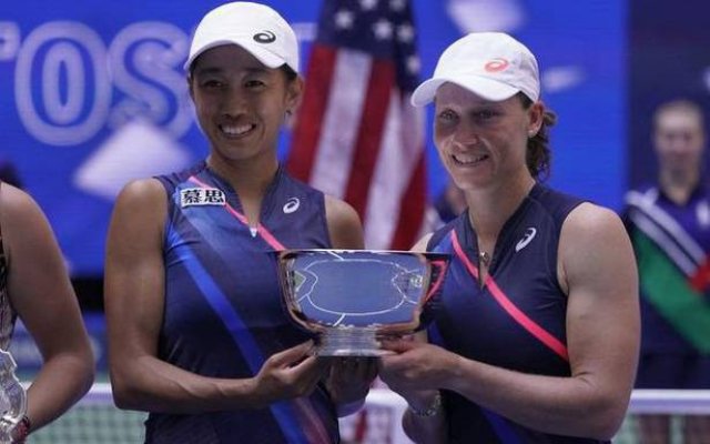 Tenis: US Open - Samantha Stosur şi Shuai Zhang au cucerit trofeul la dublu feminin