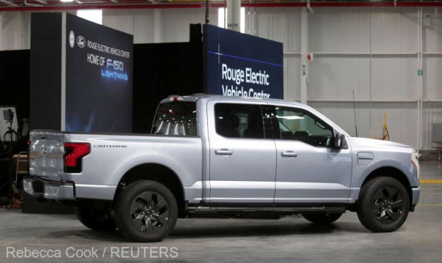 Ford majorează capacitatea de producţie pentru camioneta electrică Lightning, în urma cererii ridicate