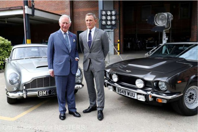 Prinţul Charles şi ducii de Cambridge, la avanpremiera mondială a noului film din seria James Bond