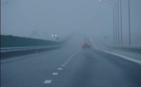 Atenție, șoferi! Se circulă în condiții de ceață, pe A2