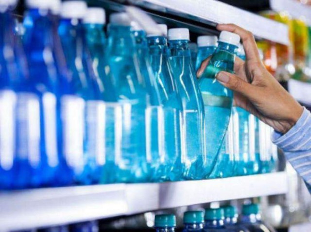 Apa îmbuteliată se va scumpi cu până la 25%: 