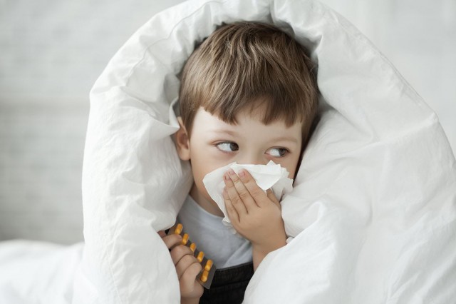 Copiii cu alergii au un risc mai mare de COVID-19, arată studiile pediatrice