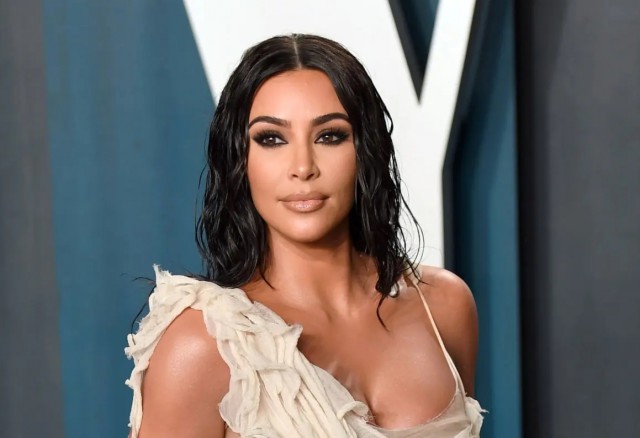Kim Kardashian va prezenta pentru prima dată emisiunea celebră Saturday Night Live