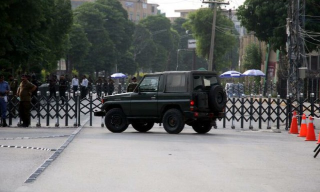 Atac cu bombă la o şcoală de fete din Pakistan, primul de acest fel în ultimii ani