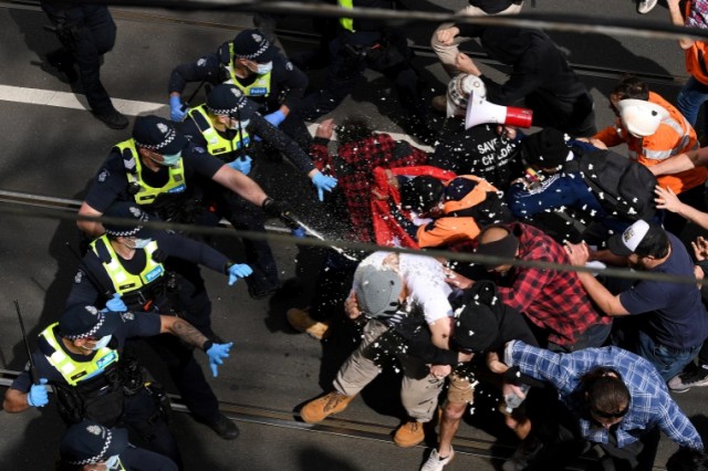 Australia: Ciocniri între poliţie şi protestatarii anti-lockdown, soldate cu aproape 270 de arestări