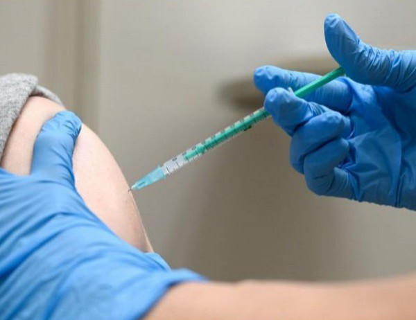 INSP: UN SFERT din românii infectați cu coronavirus sunt vaccinați și peste 90 la sută din decese sunt nevaccinați