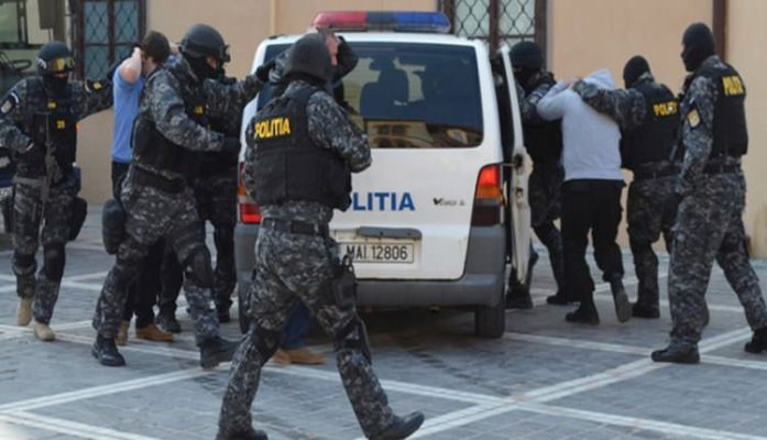 PERCHEZIȚII în NEPTUN la TRAFICANȚI de COCAINĂ, KETAMINĂ și CANABIS! Video