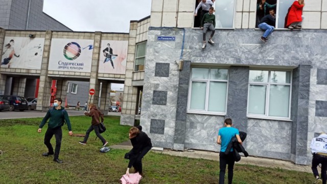ATAC ARMAT la o universitate din Rusia, soldat cu 8 morți și mai mulți răniți