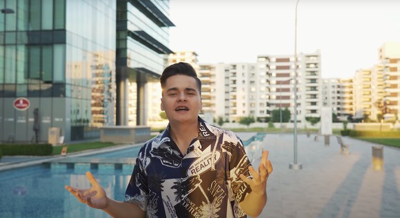 Imagini din noua casă a lui Selly. Influencerul plătește pentru lux o chirie uriașă