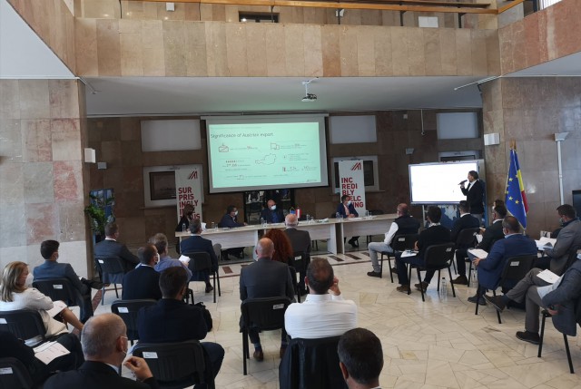 Mai multe firme din Austria, în misiune economică în Portul Constanța