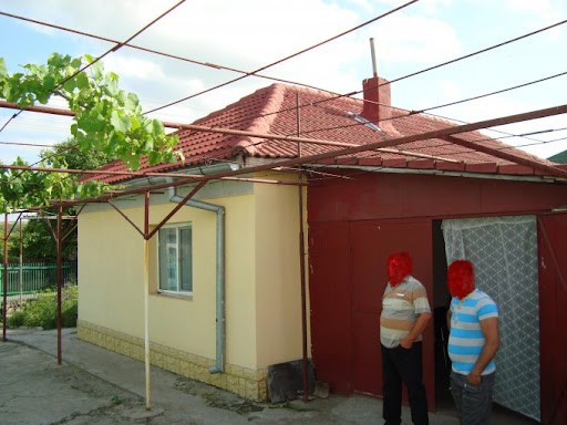 UN BĂRBAT acuză autoritățile din Castelu de NEGLIJENȚĂ în SERVICIU pentru că APA are gust și MIROS CIUDATE!
