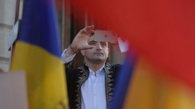 Simion: 