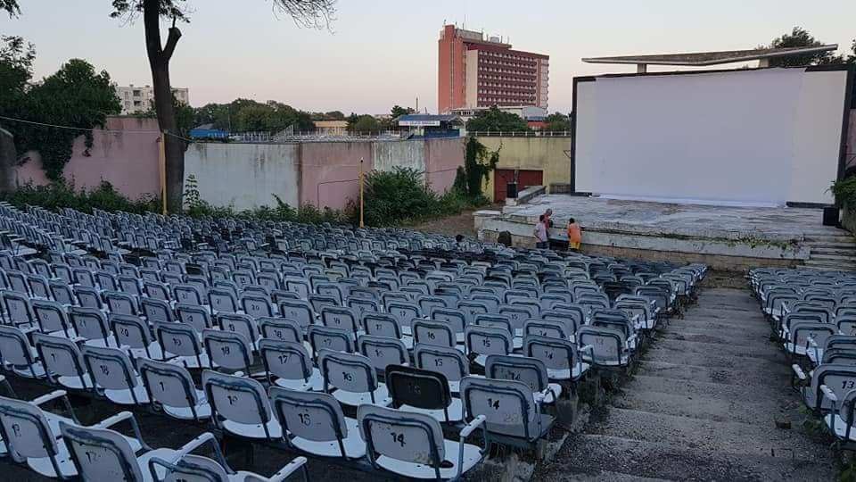 PRIMĂRIA lui RADU, de la Mangalia, varsă BANI cu NEMILUITA în buzunarele foștilor CONSILIERI locali PRIMĂRIA lui RADU, de la Mangalia, varsă BANI cu NEMILUITA în buzunarele foștilor CONSILIERI locali