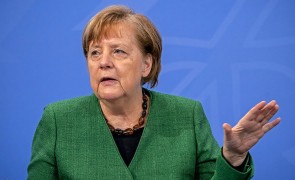 Angela Merkel l-a felicitat pe Olaf Scholz pentru succesul în alegeri