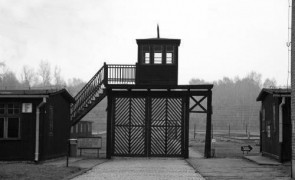 Fosta secretară în lagărul nazist Stutthof a fost reţinută şi adusă în faţa tribunalului