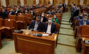 S-A VOTAT: Vom plăti O GARANȚIE pentru fiecare sticlă de băutură pe care o cumpărăm