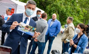 Barna, după a treia doză de vaccin: 'Vaccinați-vă, fraților'