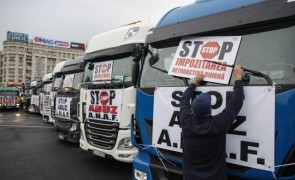 PROTEST în Piața Victoriei: transportatorii se revoltă împotriva Guvernului
