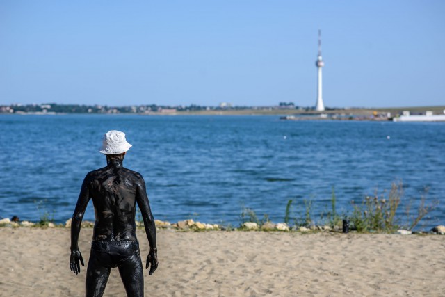 Atenție turiști! Nămolul cumpărat de pe plajă este un adevărat pericol pentru sănătate