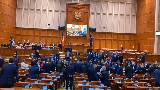 Opoziția a strâns semnăturile pentru moțiunea de cenzură