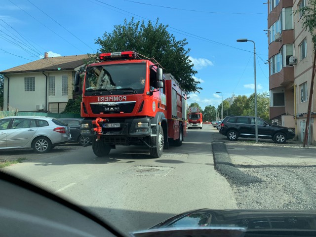 FUM pe scara unui bloc de pe Aleea Murelor