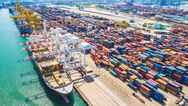 Criza containerelor maritime: Coca-Cola a ajuns să folosească nave cargo
