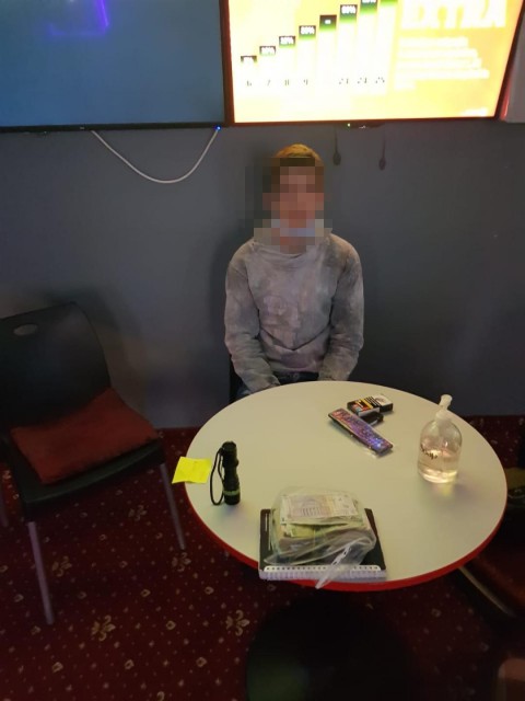 Tâlharul care a PRĂDUIT o SALĂ de JOCURI din Năvodari a fost prins de agenții Zip Escort! Video