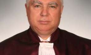 Fost judecător CCR: 'Guvernul poate rămâne interimar până la viitoarele alegeri'