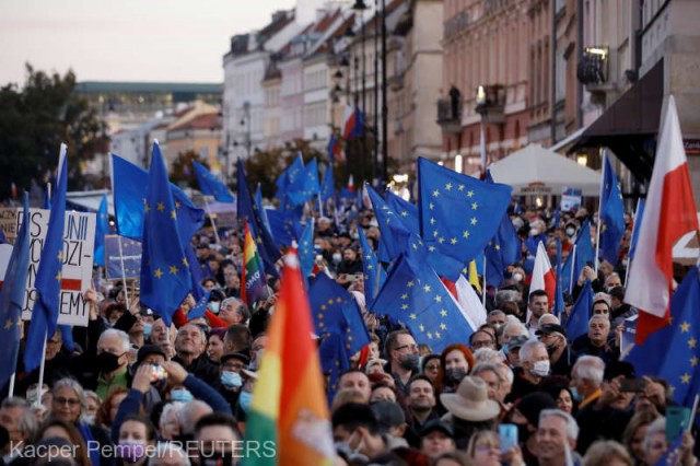 Polonezii au ieșit la proteste, la apelul opoziţiei ce consideră că rămânerea Poloniei în UE este ameninţată