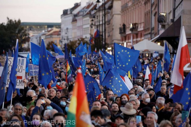 Polonezii au ieșit la proteste, la apelul opoziţiei ce consideră că rămânerea Poloniei în UE este ameninţată