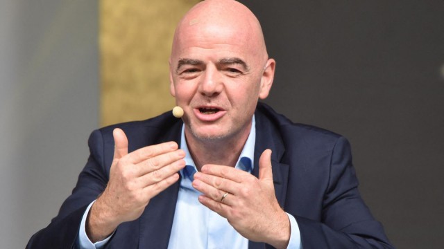 Fotbal: Gianni Infantino oferă exemplul anual al Super Bowl-ului pentru o Cupă Mondială bienală