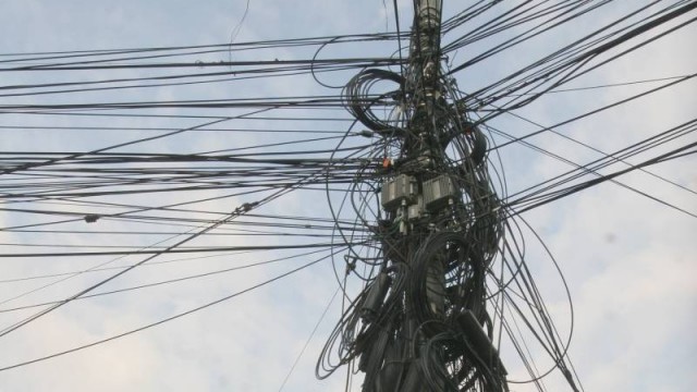 A furat curent și l-au electrocutat polițiștii