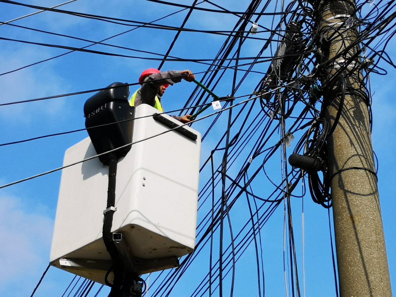 PRIMĂRIA Constanța MUTĂ cablurile prin care se distribuie energia electrică în SUBTERAN PRIMĂRIA Constanța MUTĂ cablurile prin care se distribuie energia electrică în SUBTERAN