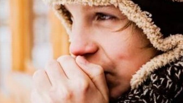 Devenim tot mai friguroși odată cu vârsta? Ce spun studiile despre sistemul imunitar