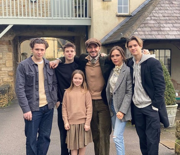 Victoria Beckham, taxată de fani pentru faptul că a exagerat cu intervenţiile
