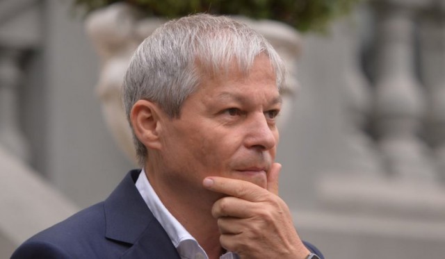 Dacian Cioloș se răstește la PSD și PNL