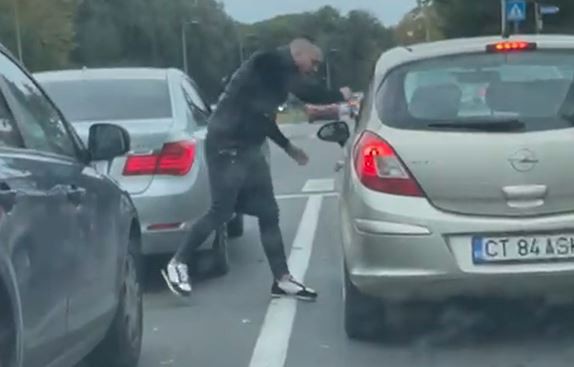 Șoferul care s-a dat ZMEU în TRAFIC, ARS la BUZUNARE de polițiștii constănțeni