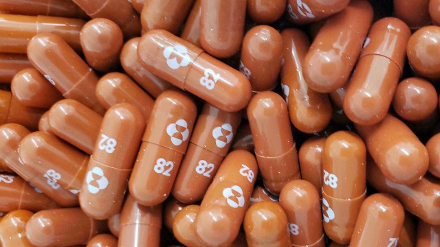 OMS: Tratamentul cu pastile al companiei Merck 'poate fi o nouă armă împotriva COVID-19'