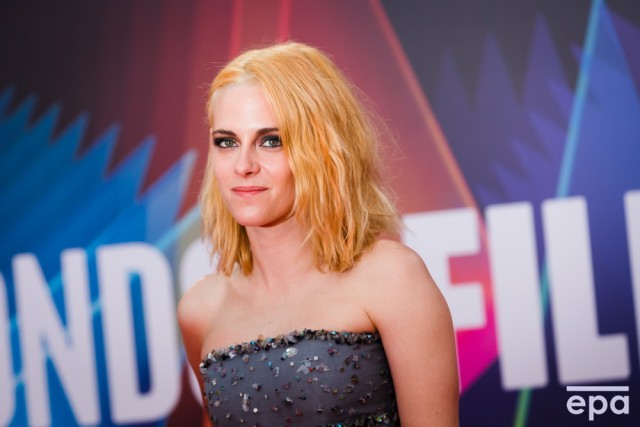 Kristen Stewart, pe covorul roşu la premiera londoneză a peliculei 'Spencer', despre prinţesa Diana
