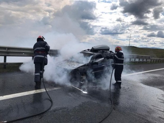 Incendiu la un autoturism, pe A2, sens spre București