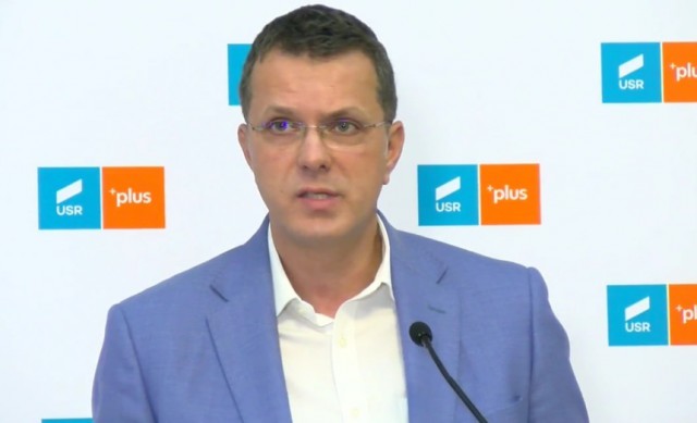 Parlamentarii USR vor redepune proiectul care permite accesul în curtea şcolii şi în afara programului